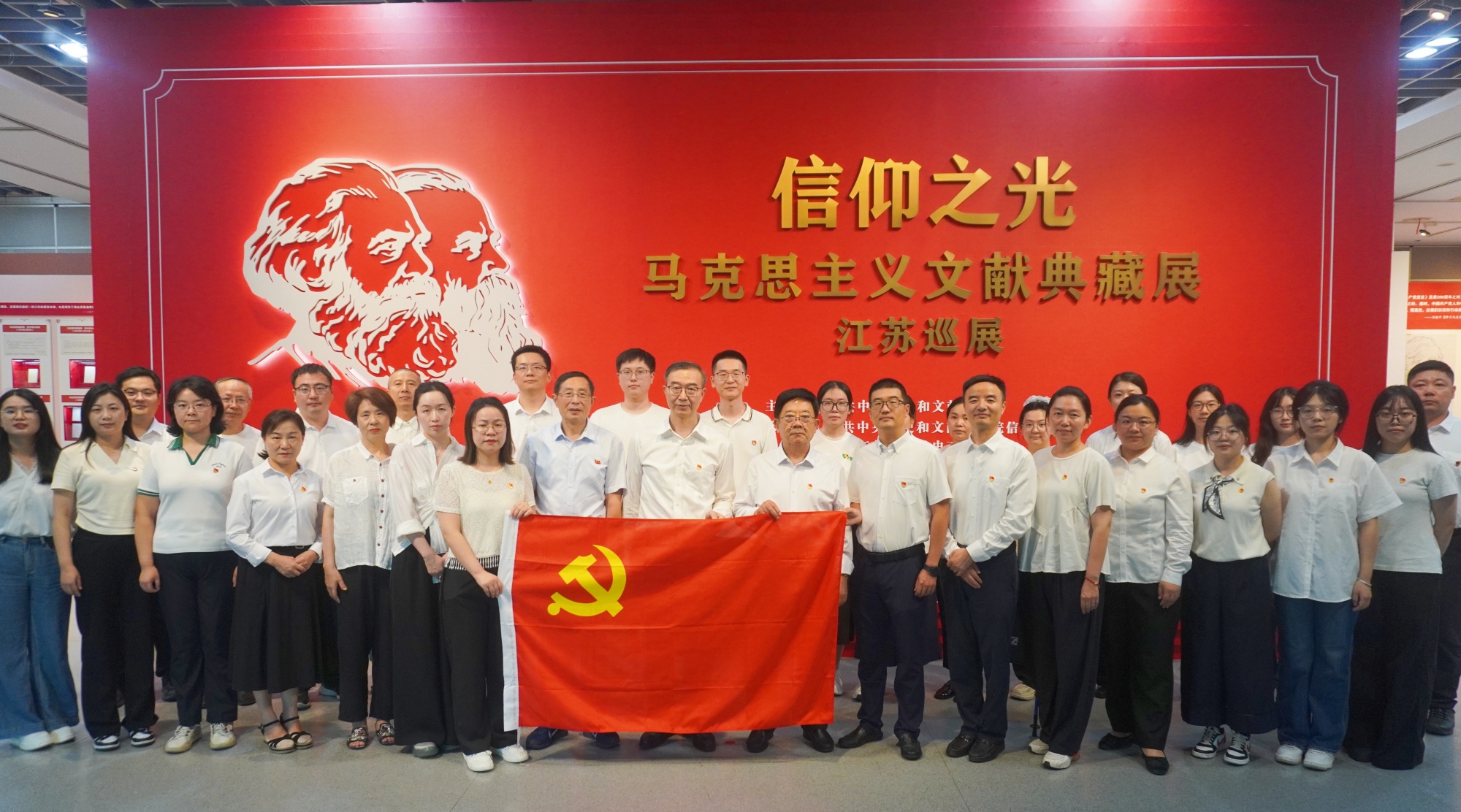 回望来时路 奋进新征程——苏豪纺织集团开展联学共建活动